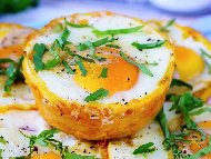 Рецепта Кошнички от сладки картофи с яйца и сирене чедър във формички за мъфини